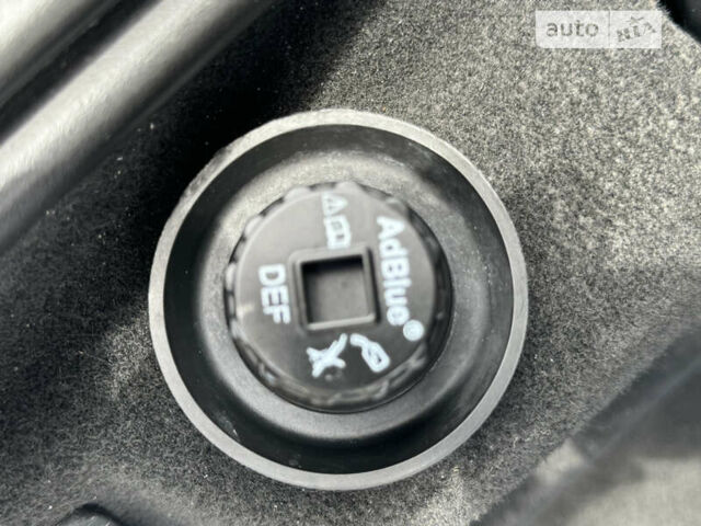 Белый Ягуар ХФ, объемом двигателя 2.99 л и пробегом 150 тыс. км за 32999 $, фото 37 на Automoto.ua