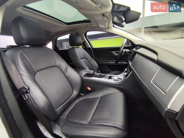 Белый Ягуар ХФ, объемом двигателя 2 л и пробегом 123 тыс. км за 15800 $, фото 15 на Automoto.ua