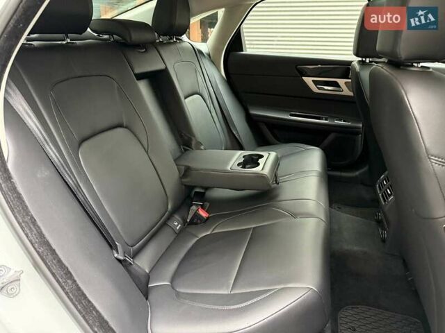 Белый Ягуар ХФ, объемом двигателя 2 л и пробегом 142 тыс. км за 17490 $, фото 11 на Automoto.ua