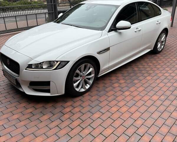 Білий Ягуар ХФ, об'ємом двигуна 2 л та пробігом 130 тис. км за 19000 $, фото 5 на Automoto.ua