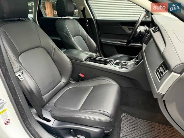 Белый Ягуар ХФ, объемом двигателя 2 л и пробегом 142 тыс. км за 17490 $, фото 12 на Automoto.ua