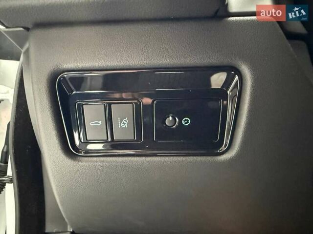 Белый Ягуар ХФ, объемом двигателя 2 л и пробегом 142 тыс. км за 17490 $, фото 15 на Automoto.ua