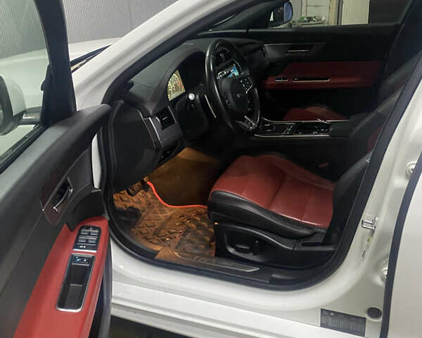 Белый Ягуар ХФ, объемом двигателя 2 л и пробегом 105 тыс. км за 18000 $, фото 10 на Automoto.ua