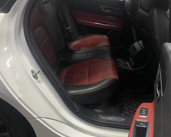 Белый Ягуар ХФ, объемом двигателя 2 л и пробегом 105 тыс. км за 18000 $, фото 12 на Automoto.ua