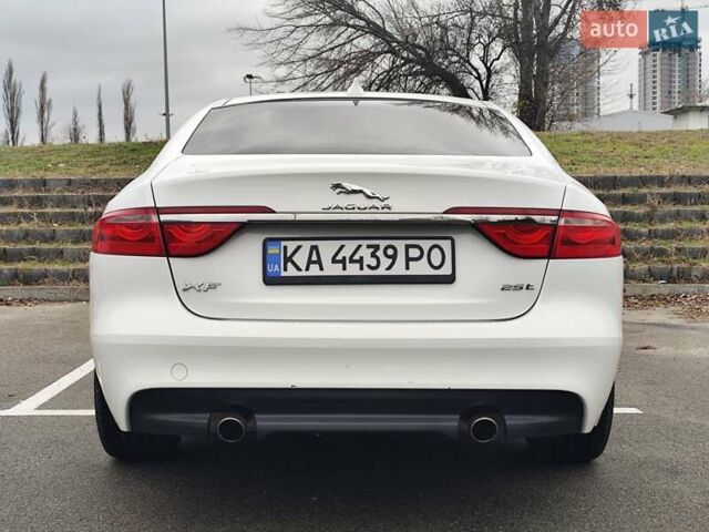 Белый Ягуар ХФ, объемом двигателя 2 л и пробегом 123 тыс. км за 15800 $, фото 3 на Automoto.ua