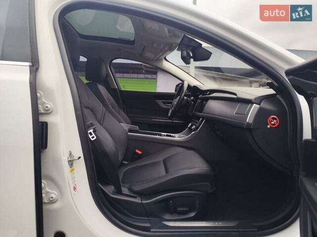 Белый Ягуар ХФ, объемом двигателя 2 л и пробегом 123 тыс. км за 15800 $, фото 13 на Automoto.ua