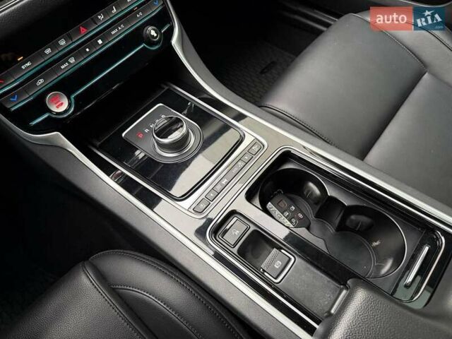 Белый Ягуар ХФ, объемом двигателя 2 л и пробегом 142 тыс. км за 17490 $, фото 23 на Automoto.ua