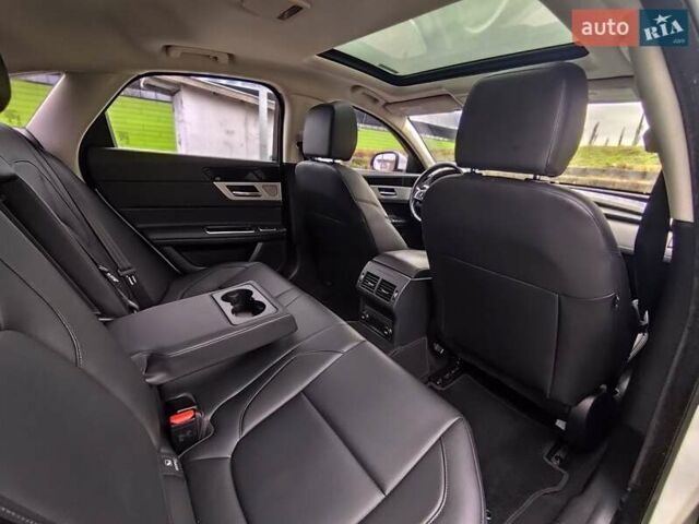 Белый Ягуар ХФ, объемом двигателя 2 л и пробегом 123 тыс. км за 15800 $, фото 17 на Automoto.ua