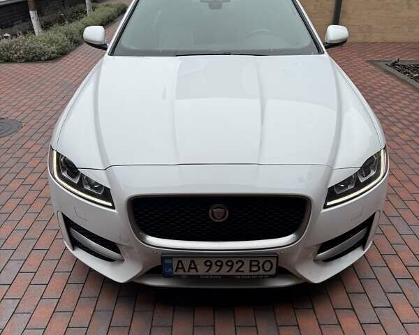 Білий Ягуар ХФ, об'ємом двигуна 2 л та пробігом 130 тис. км за 19000 $, фото 4 на Automoto.ua