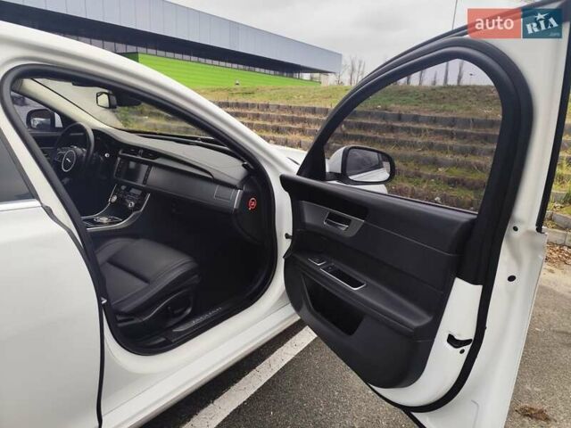 Белый Ягуар ХФ, объемом двигателя 2 л и пробегом 123 тыс. км за 15800 $, фото 12 на Automoto.ua