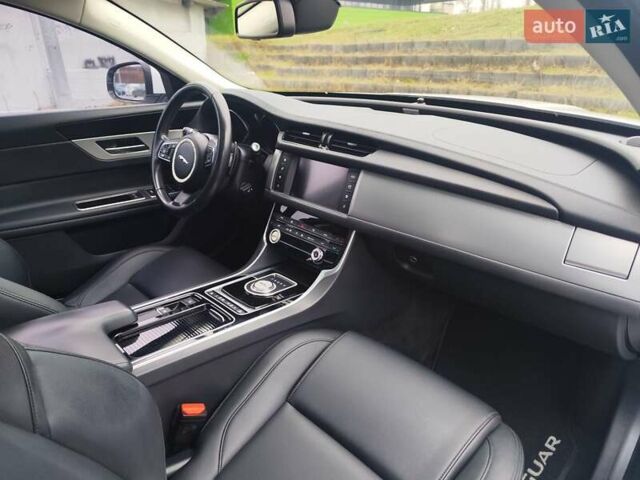 Белый Ягуар ХФ, объемом двигателя 2 л и пробегом 123 тыс. км за 15800 $, фото 14 на Automoto.ua