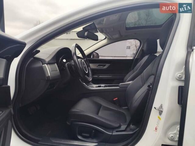 Белый Ягуар ХФ, объемом двигателя 2 л и пробегом 123 тыс. км за 15800 $, фото 8 на Automoto.ua