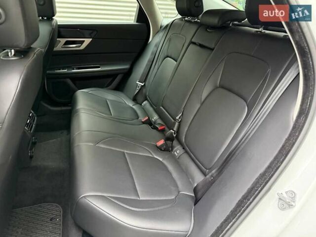 Белый Ягуар ХФ, объемом двигателя 2 л и пробегом 142 тыс. км за 17490 $, фото 10 на Automoto.ua