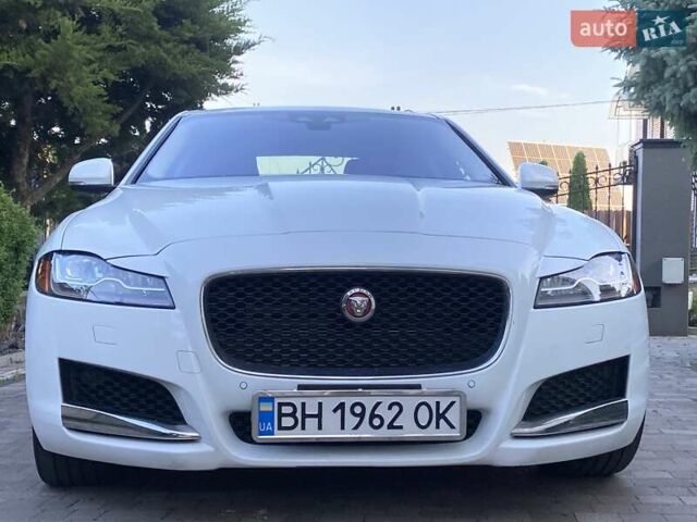Белый Ягуар ХФ, объемом двигателя 2 л и пробегом 70 тыс. км за 20700 $, фото 5 на Automoto.ua