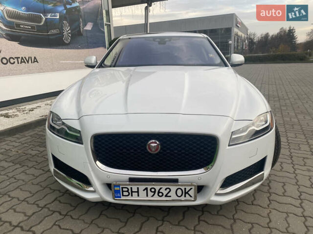 Белый Ягуар ХФ, объемом двигателя 2 л и пробегом 40 тыс. км за 24500 $, фото 8 на Automoto.ua