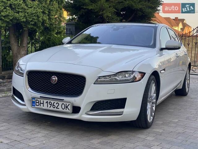 Белый Ягуар ХФ, объемом двигателя 2 л и пробегом 70 тыс. км за 20700 $, фото 6 на Automoto.ua