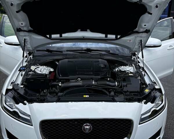 Белый Ягуар ХФ, объемом двигателя 2 л и пробегом 23 тыс. км за 22000 $, фото 10 на Automoto.ua