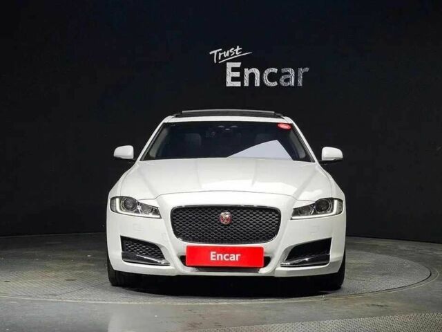 Ягуар ХФ 2018 в Киеве на Automoto.ua Белый Ягуар ХФ, объемом двигателя 0 л и пробегом 32 тыс. км за 14000 $, фото 1 на Automoto.ua