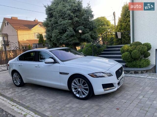 Белый Ягуар ХФ, объемом двигателя 2 л и пробегом 70 тыс. км за 20700 $, фото 4 на Automoto.ua