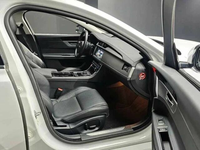 Ягуар ХФ 2018 в Киеве на Automoto.ua Белый Ягуар ХФ, объемом двигателя 0 л и пробегом 32 тыс. км за 14000 $, фото 6 на Automoto.ua
