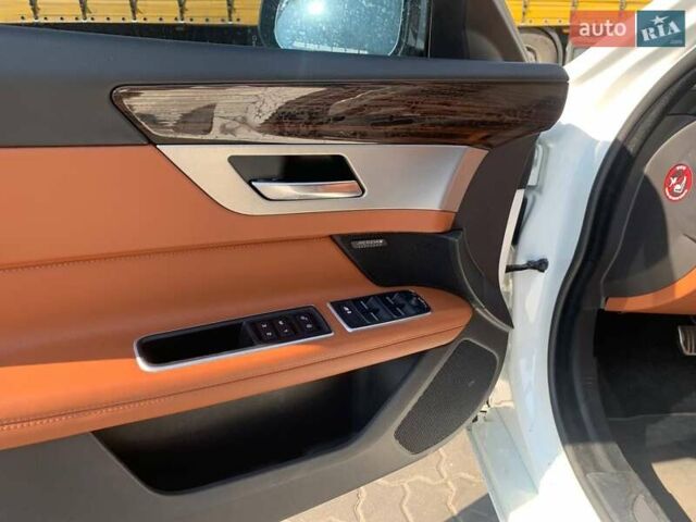 Белый Ягуар ХФ, объемом двигателя 2 л и пробегом 113 тыс. км за 14900 $, фото 8 на Automoto.ua