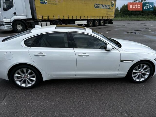 Белый Ягуар ХФ, объемом двигателя 2 л и пробегом 23 тыс. км за 22000 $, фото 2 на Automoto.ua