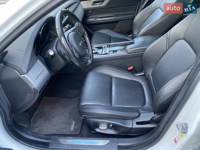 Белый Ягуар ХФ, объемом двигателя 2 л и пробегом 70 тыс. км за 20700 $, фото 16 на Automoto.ua