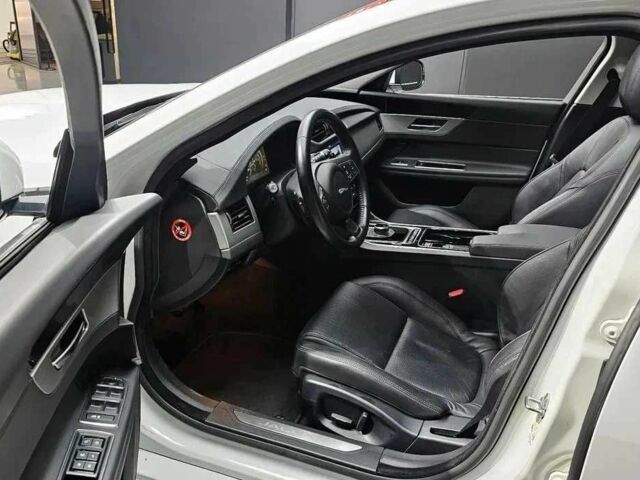 Ягуар ХФ 2018 в Киеве на Automoto.ua Белый Ягуар ХФ, объемом двигателя 0 л и пробегом 32 тыс. км за 14000 $, фото 3 на Automoto.ua