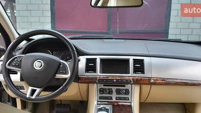 Бежевый Ягуар ХФ, объемом двигателя 2 л и пробегом 171 тыс. км за 9650 $, фото 16 на Automoto.ua