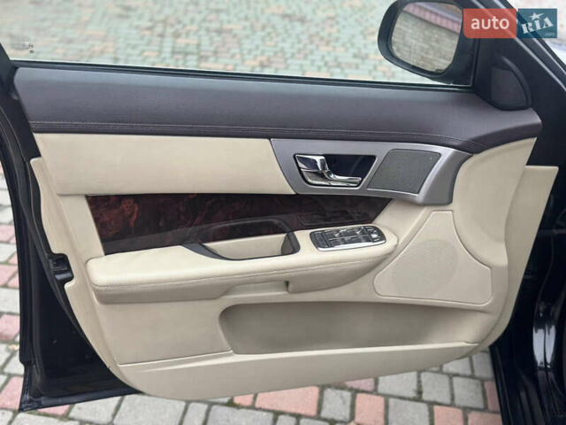 Черный Ягуар ХФ, объемом двигателя 2.72 л и пробегом 238 тыс. км за 7700 $, фото 29 на Automoto.ua