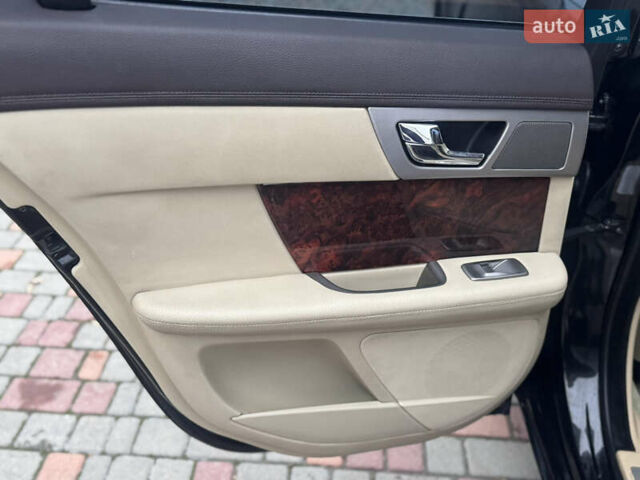 Черный Ягуар ХФ, объемом двигателя 2.72 л и пробегом 238 тыс. км за 7700 $, фото 27 на Automoto.ua