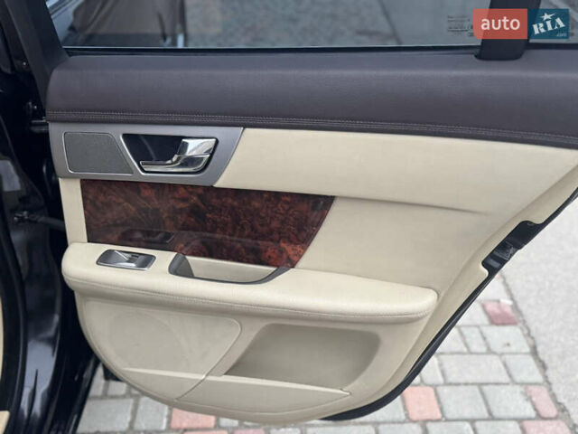 Черный Ягуар ХФ, объемом двигателя 2.72 л и пробегом 238 тыс. км за 7700 $, фото 35 на Automoto.ua