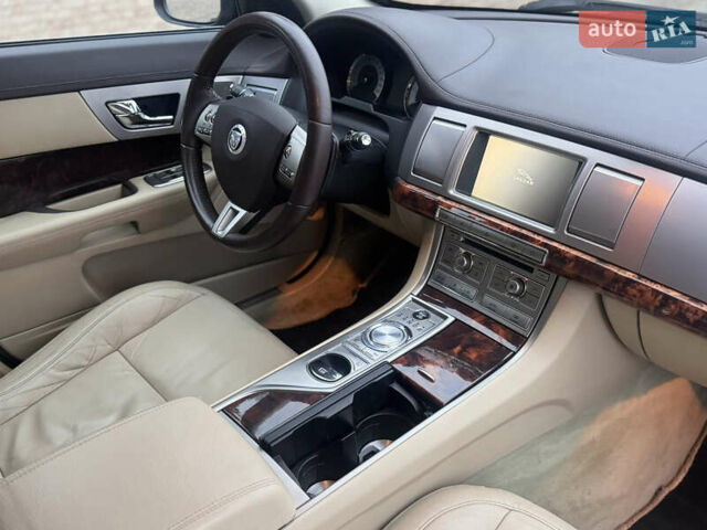 Черный Ягуар ХФ, объемом двигателя 2.72 л и пробегом 238 тыс. км за 7700 $, фото 23 на Automoto.ua