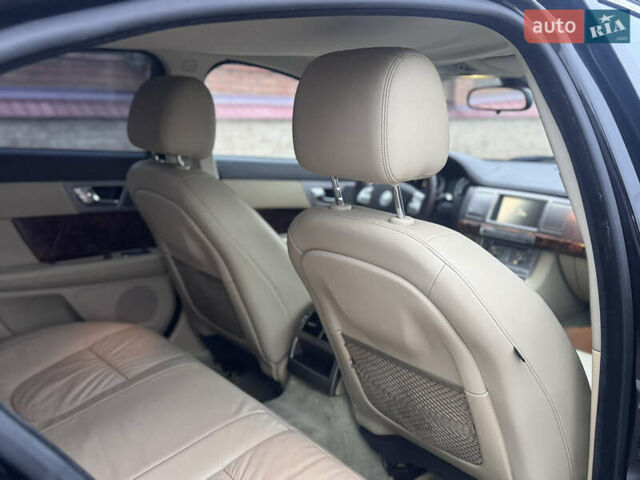 Черный Ягуар ХФ, объемом двигателя 2.72 л и пробегом 238 тыс. км за 7700 $, фото 40 на Automoto.ua