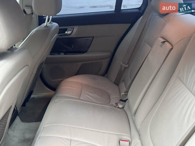 Черный Ягуар ХФ, объемом двигателя 2.72 л и пробегом 238 тыс. км за 7700 $, фото 37 на Automoto.ua