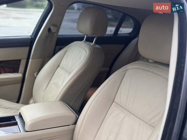 Черный Ягуар ХФ, объемом двигателя 2.72 л и пробегом 238 тыс. км за 7700 $, фото 31 на Automoto.ua