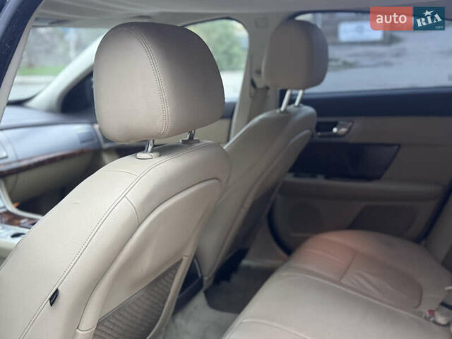 Черный Ягуар ХФ, объемом двигателя 2.72 л и пробегом 238 тыс. км за 7700 $, фото 28 на Automoto.ua