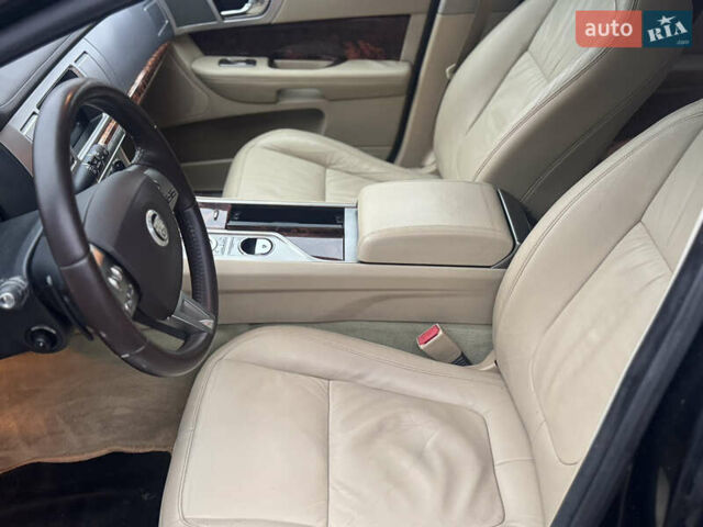 Черный Ягуар ХФ, объемом двигателя 2.72 л и пробегом 238 тыс. км за 7700 $, фото 25 на Automoto.ua