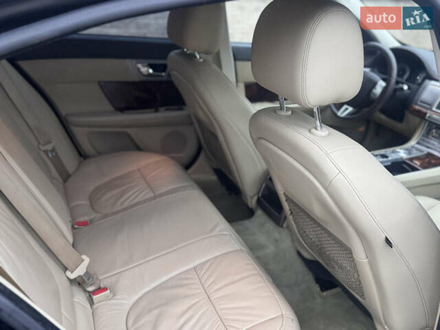 Черный Ягуар ХФ, объемом двигателя 2.72 л и пробегом 238 тыс. км за 7700 $, фото 42 на Automoto.ua