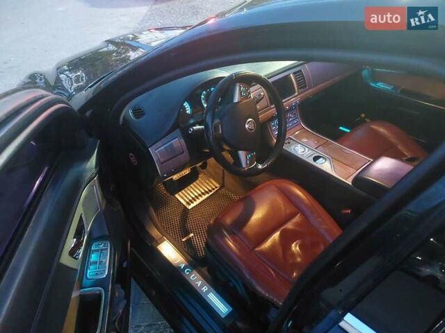 Черный Ягуар ХФ, объемом двигателя 2.97 л и пробегом 288 тыс. км за 7800 $, фото 10 на Automoto.ua