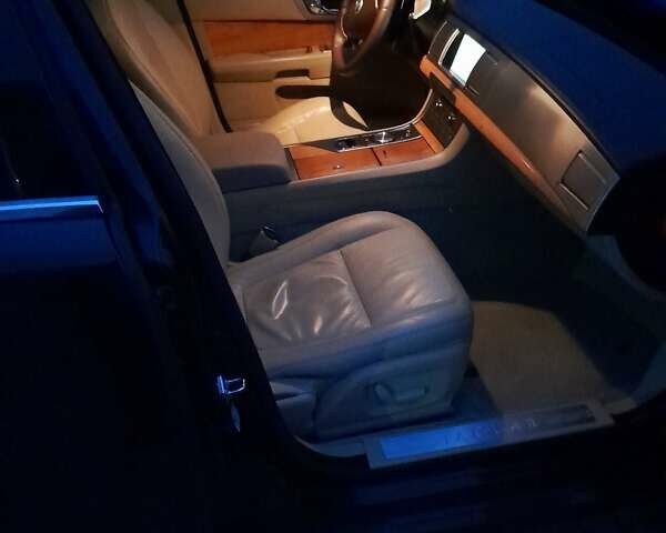 Черный Ягуар ХФ, объемом двигателя 2.7 л и пробегом 300 тыс. км за 9999 $, фото 66 на Automoto.ua