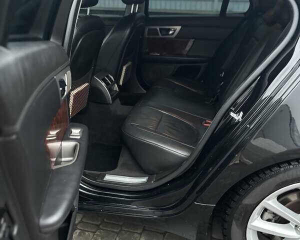 Черный Ягуар ХФ, объемом двигателя 2.99 л и пробегом 177 тыс. км за 12700 $, фото 11 на Automoto.ua