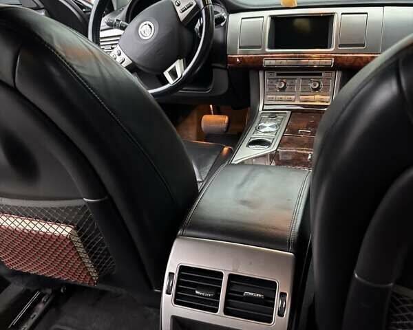 Черный Ягуар ХФ, объемом двигателя 2.99 л и пробегом 177 тыс. км за 12700 $, фото 10 на Automoto.ua