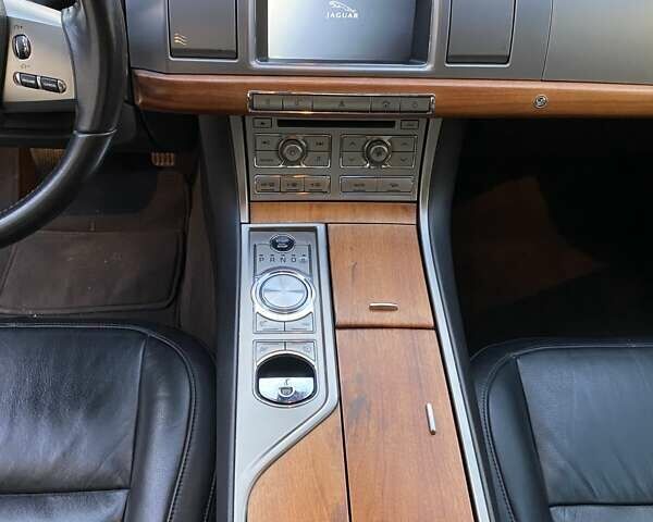 Черный Ягуар ХФ, объемом двигателя 2.99 л и пробегом 192 тыс. км за 10500 $, фото 18 на Automoto.ua