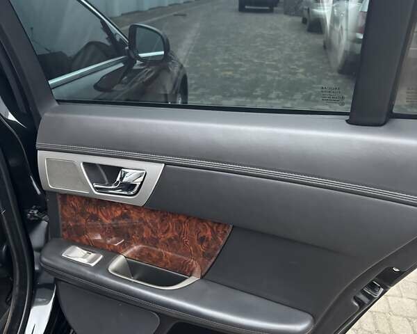 Черный Ягуар ХФ, объемом двигателя 2.99 л и пробегом 177 тыс. км за 12700 $, фото 14 на Automoto.ua