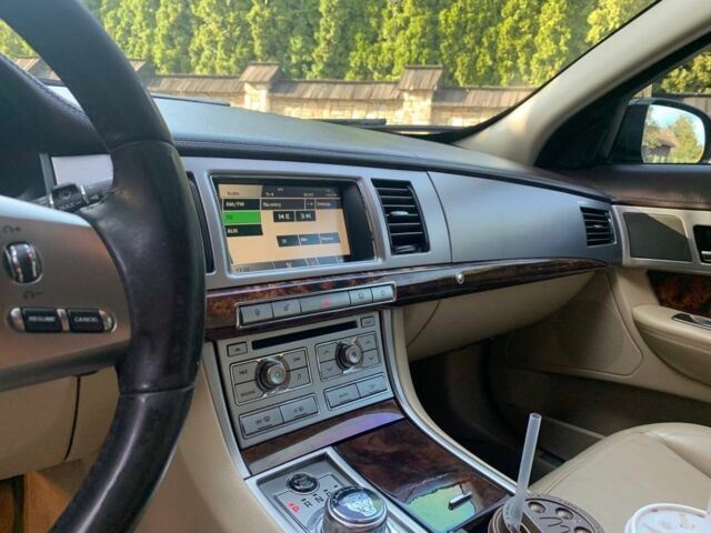 Черный Ягуар ХФ, объемом двигателя 3 л и пробегом 280 тыс. км за 12800 $, фото 6 на Automoto.ua
