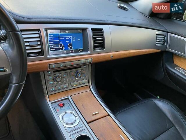 Черный Ягуар ХФ, объемом двигателя 2.99 л и пробегом 192 тыс. км за 10500 $, фото 25 на Automoto.ua