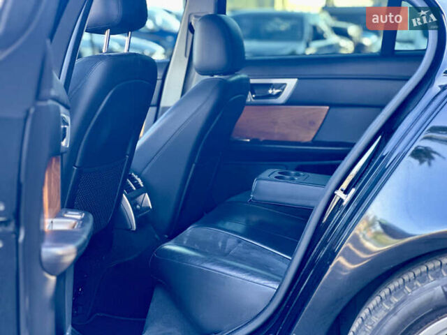 Черный Ягуар ХФ, объемом двигателя 2.97 л и пробегом 202 тыс. км за 9700 $, фото 17 на Automoto.ua