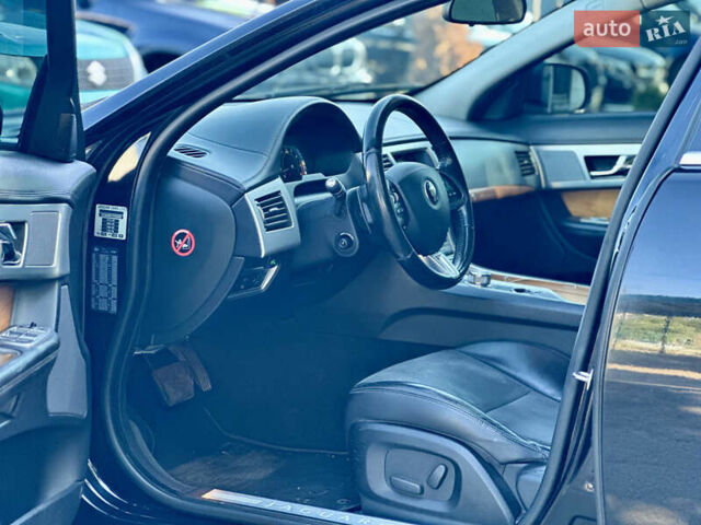 Черный Ягуар ХФ, объемом двигателя 2.97 л и пробегом 202 тыс. км за 9700 $, фото 8 на Automoto.ua