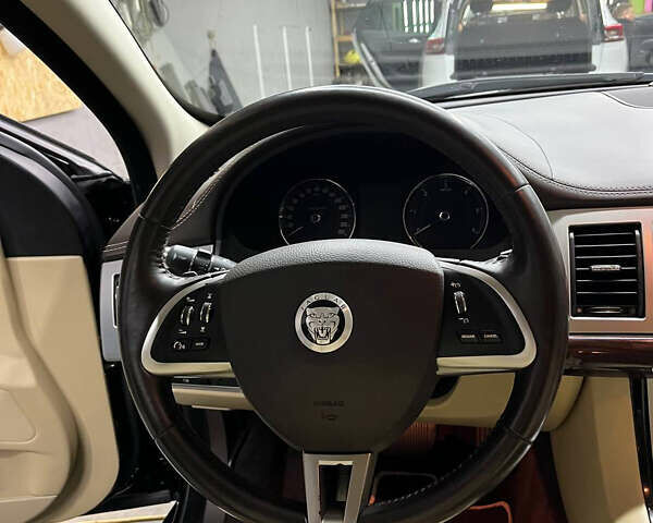 Черный Ягуар ХФ, объемом двигателя 2.18 л и пробегом 205 тыс. км за 12700 $, фото 3 на Automoto.ua